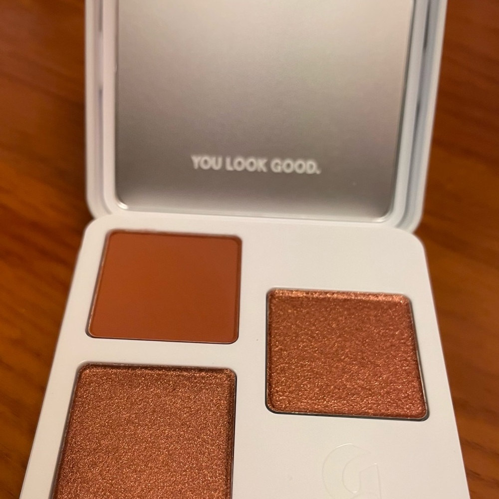 Glossier eyeshadow - Picture 3 of 4
